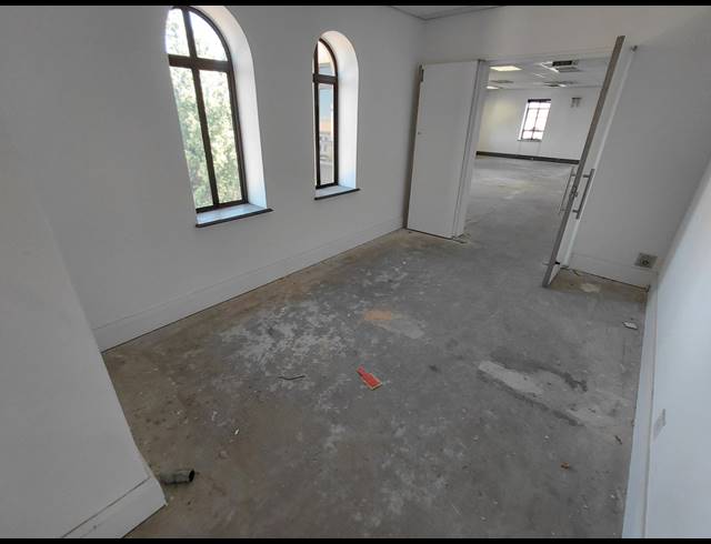 125M² OFFICE TO LET IN MAGALIESSIG